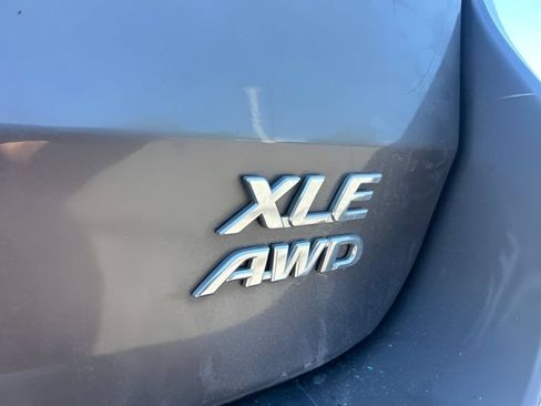 Used 2017 Toyota Sienna XLE w/ XLE Navigation Package AWD/4WD image 9
