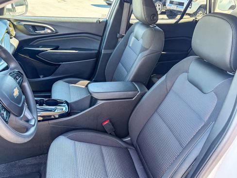 Used 2025 Chevrolet Trax LT image 16