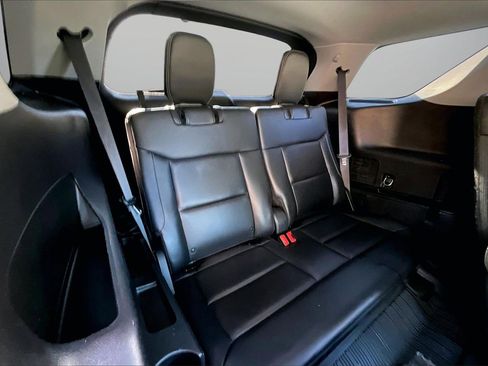 Used 2022 Ford Explorer XLT w/ Equipment Group 202A image 25