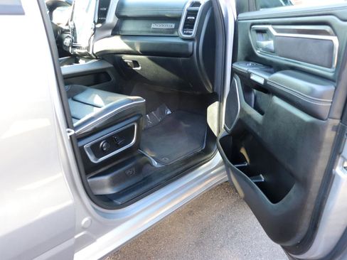 Used 2025 RAM 1500 Laramie image 15