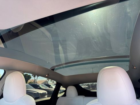 Used 2022 Tesla Model Y Performance AWD/4WD image 29