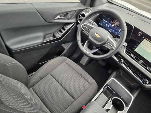 Used 2025 Chevrolet Equinox LT FWD image 19