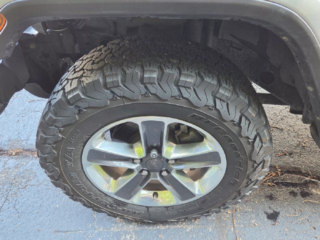 Used 2021 Jeep Wrangler Unlimited Sahara w/ Cold Weather Group AWD/4WD image 39