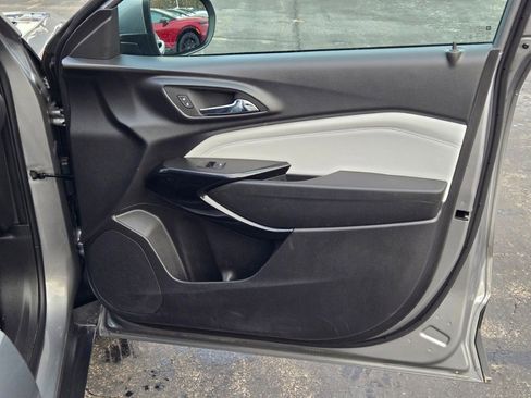 Certified 2025 Chevrolet Trax LT w/ LT Convenience Package image 5