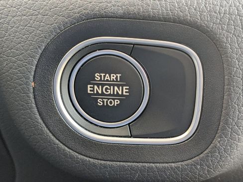 Used 2025 Mercedes-Benz GLE 450e 4MATIC image 18