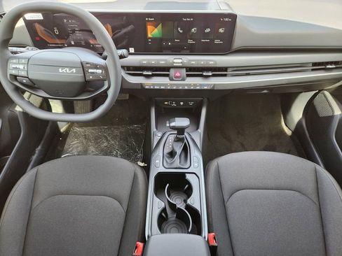 New 2026 Kia K4 FWD image 18