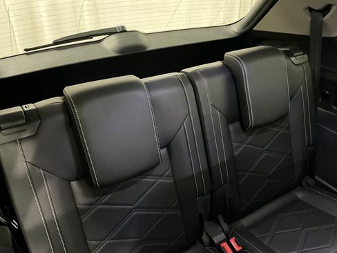 Used 2025 Volkswagen Atlas SE image 21