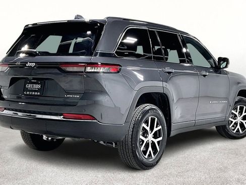 Used 2025 Jeep Grand Cherokee Limited image 2