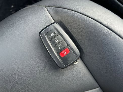 Used 2022 Toyota Prius Prime XLE FWD image 32