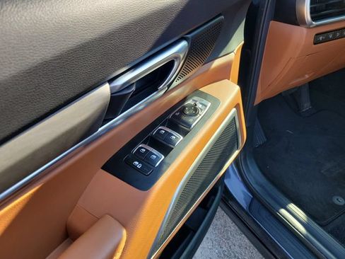 Used 2025 Kia Telluride AWD image 19