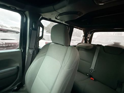 Used 2022 Jeep Wrangler Unlimited Sport S image 16