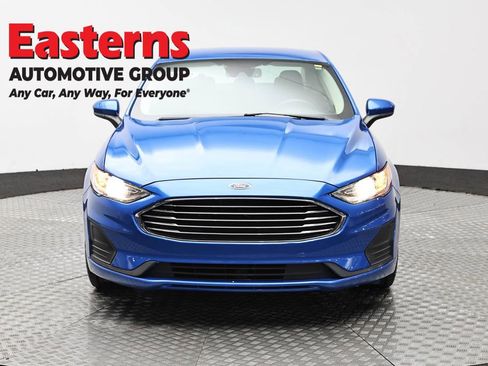 Used 2020 Ford Fusion SE FWD image 2