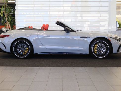 Used 2023 Mercedes-Benz SL 63 AMG 4MATIC w/ Driver Assistance Package image 8