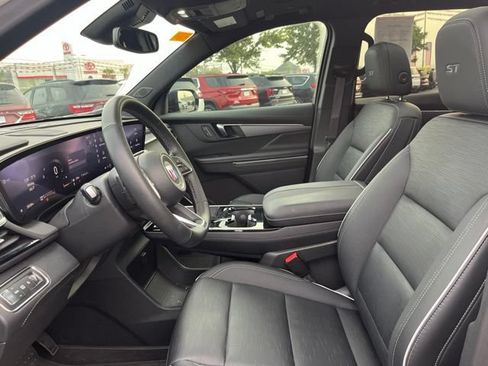 Used 2025 Buick Enclave Sport Touring w/ Power Package FWD image 7