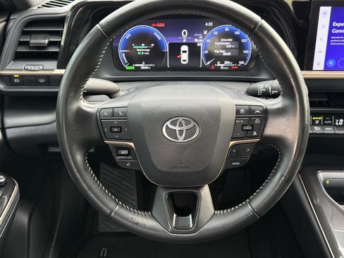 Used 2024 Toyota Crown AWD/4WD image 15