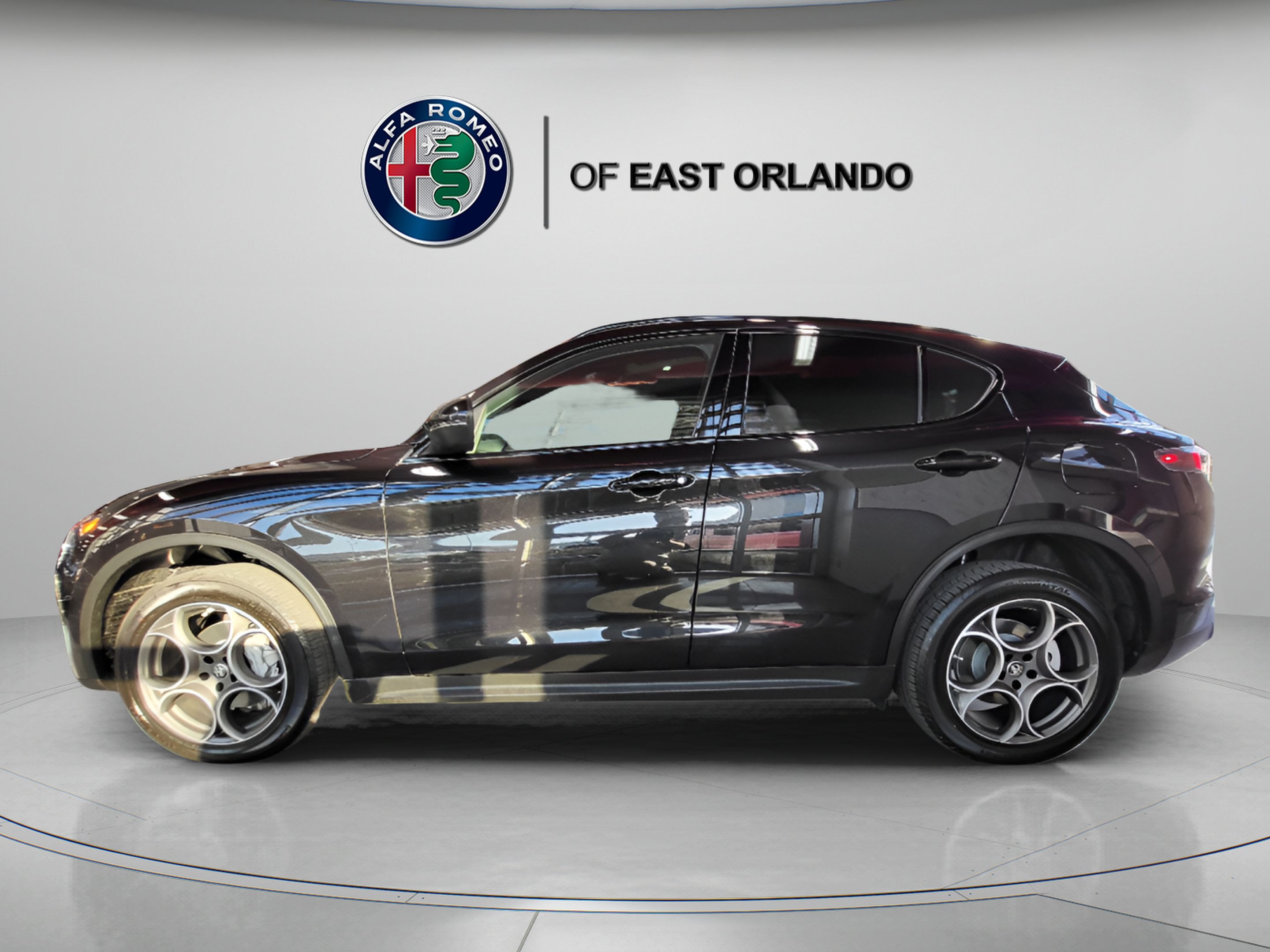 New 2025 Alfa Romeo Stelvio Sprint AWD/4WD image 5