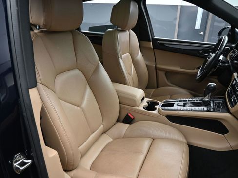 Used 2020 Porsche Macan image 14