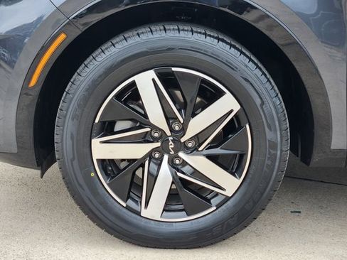 Used 2023 Kia Sorento S image 8
