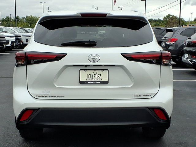 Used 2024 Toyota Highlander XLE AWD/4WD image 32