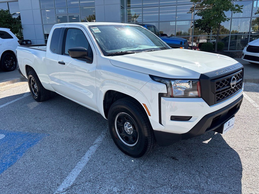 Used 2024 Nissan Frontier S RWD image 2