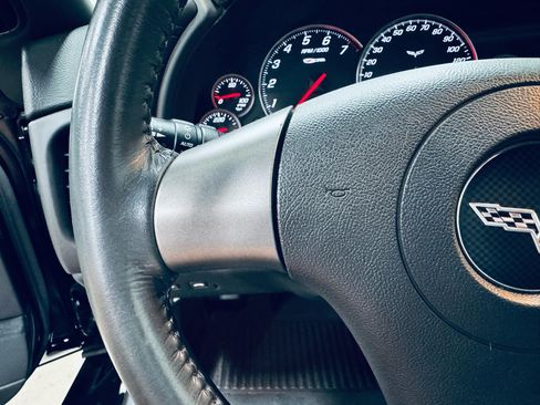 Used 2006 Chevrolet Corvette Z06 w/ Preferred Equipment Group image 35