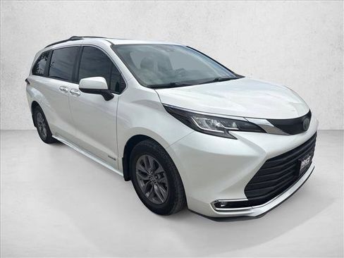 Used 2021 Toyota Sienna XLE FWD image 7