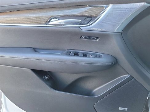 Certified 2022 Cadillac XT6 Premium Luxury w/ Platinum Package image 17
