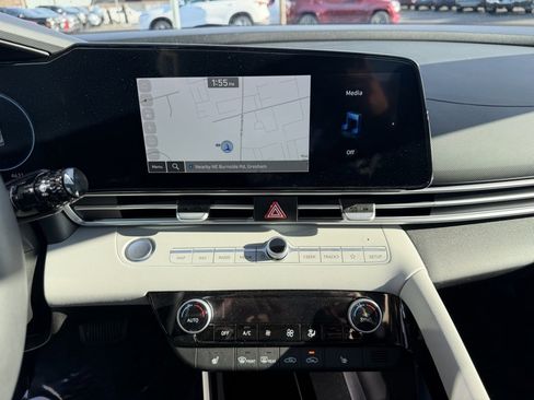 Certified 2025 Hyundai Elantra Limited image 20