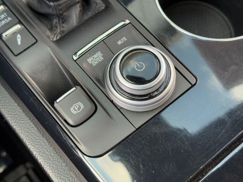 Used 2021 Maserati Ghibli Trofeo image 34