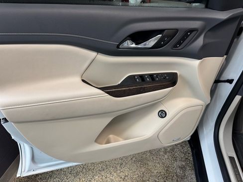 Used 2023 GMC Acadia Denali w/ Denali Technology Package image 18