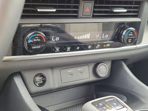 Certified 2026 Nissan Rogue SV FWD image 28