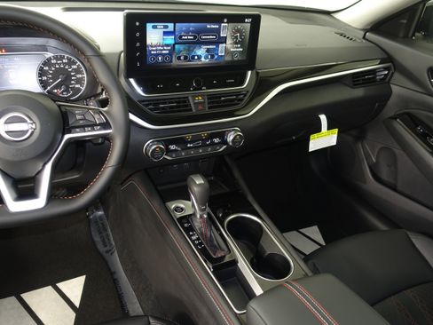 New 2025 Nissan Altima 2.5 SR w/ SR Premium Package image 8