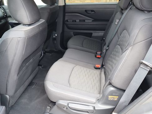 Used 2025 Nissan Pathfinder SV FWD image 5