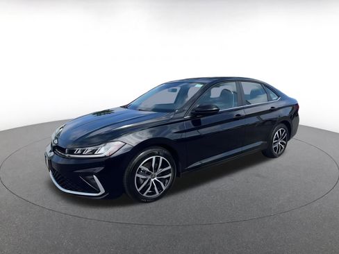 Used 2025 Volkswagen Jetta SE image 8