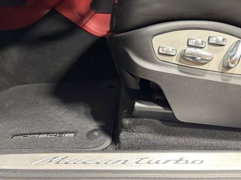 Used 2017 Porsche Macan Turbo image 24