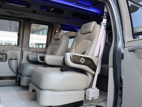 Used 2014 GMC Savana 1500 image 32