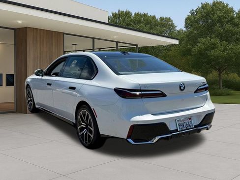 Used 2023 BMW i7 xDrive60 AWD/4WD image 12