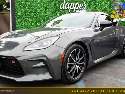 Used 2022 Toyota GR86 w/ ALL Weather Mat Package (TMS) RWD image 2