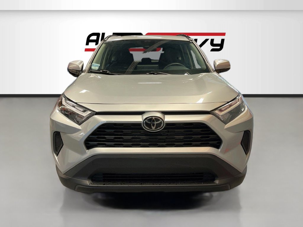 Used 2024 Toyota RAV4 XLE AWD/4WD image 2