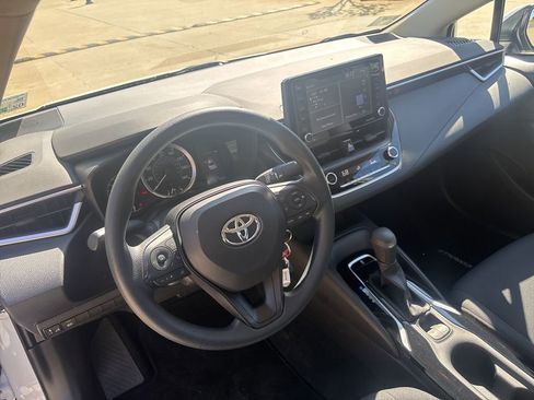 Used 2022 Toyota Corolla LE image 15
