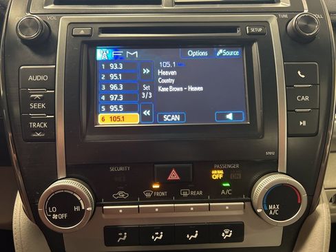 Used 2012 Toyota Camry LE image 11