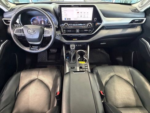 Used 2023 Toyota Highlander Platinum FWD image 33