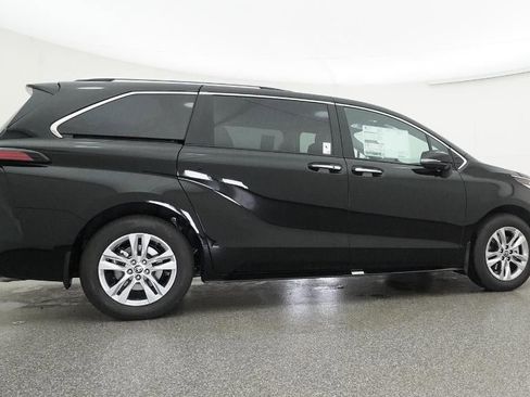 New 2026 Toyota Sienna Limited image 60
