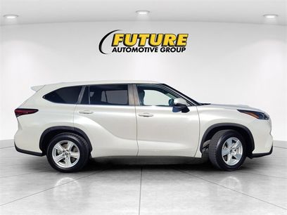 Used 2023 Toyota Highlander LE
