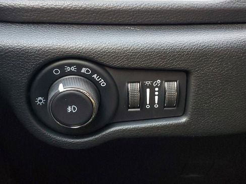 New 2026 Chrysler Pacifica Select image 36