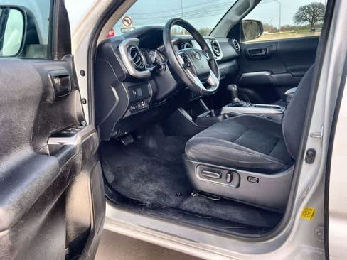 Used 2021 Toyota Tacoma SR5 w/ Trail Edition image 3