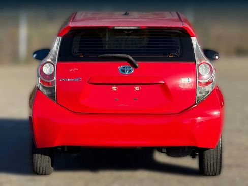 Used 2014 Toyota Prius C One image 4