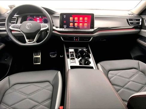 Certified 2025 Volkswagen Atlas Peak Edition SE AWD/4WD image 12