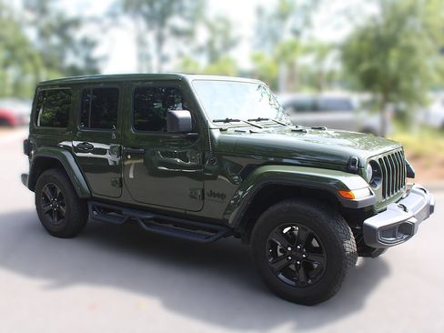 Used 2023 Jeep Wrangler Unlimited Sahara AWD/4WD image 14