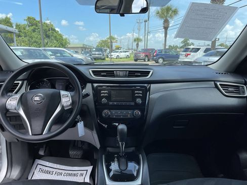 Used 2015 Nissan Rogue S FWD image 4